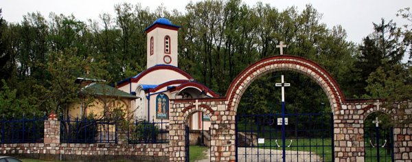 27 leta svetlosti