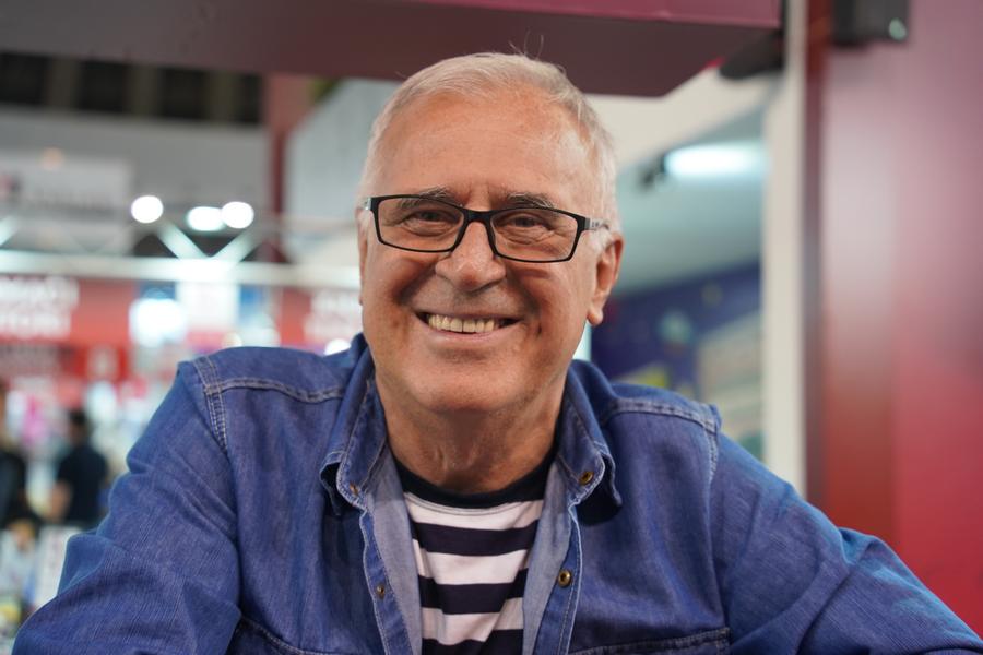 Veče sa Vanjom Bulićem - Razgovor o romanima „Madonin soko”, „Sinajski testament”, „Oko otoka” i drugim delima.