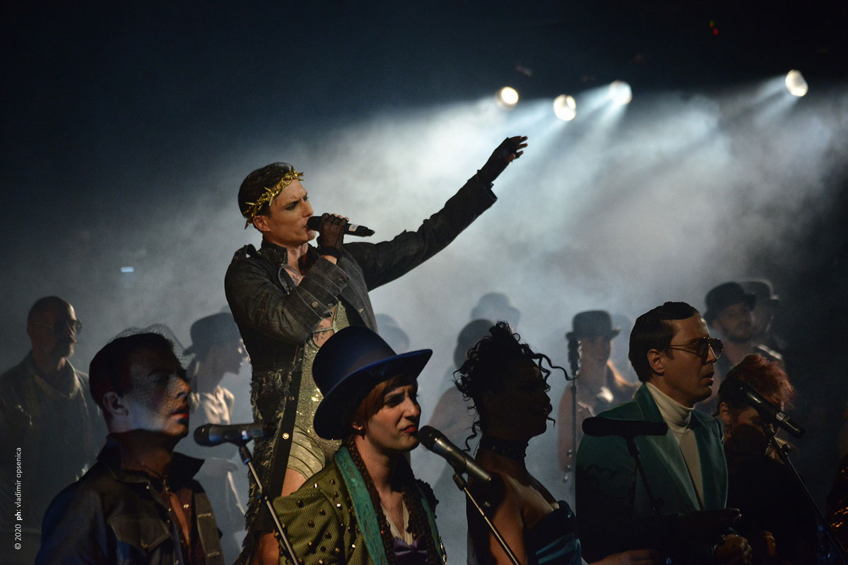 Sa druge strane jastuka