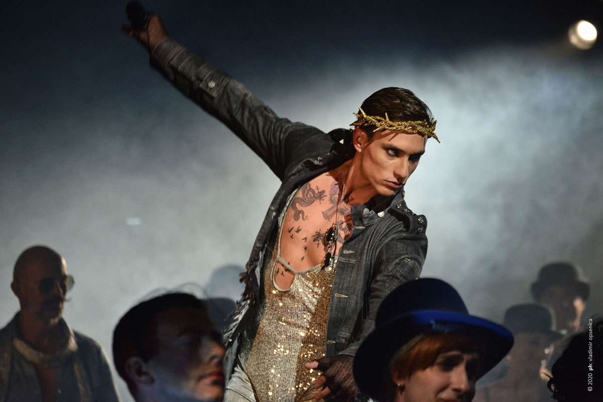 Sa druge strane jastuka